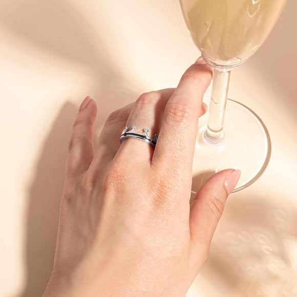 18ct White Gold Whitby Jet Diamond Tiara Band Ring. R1233.